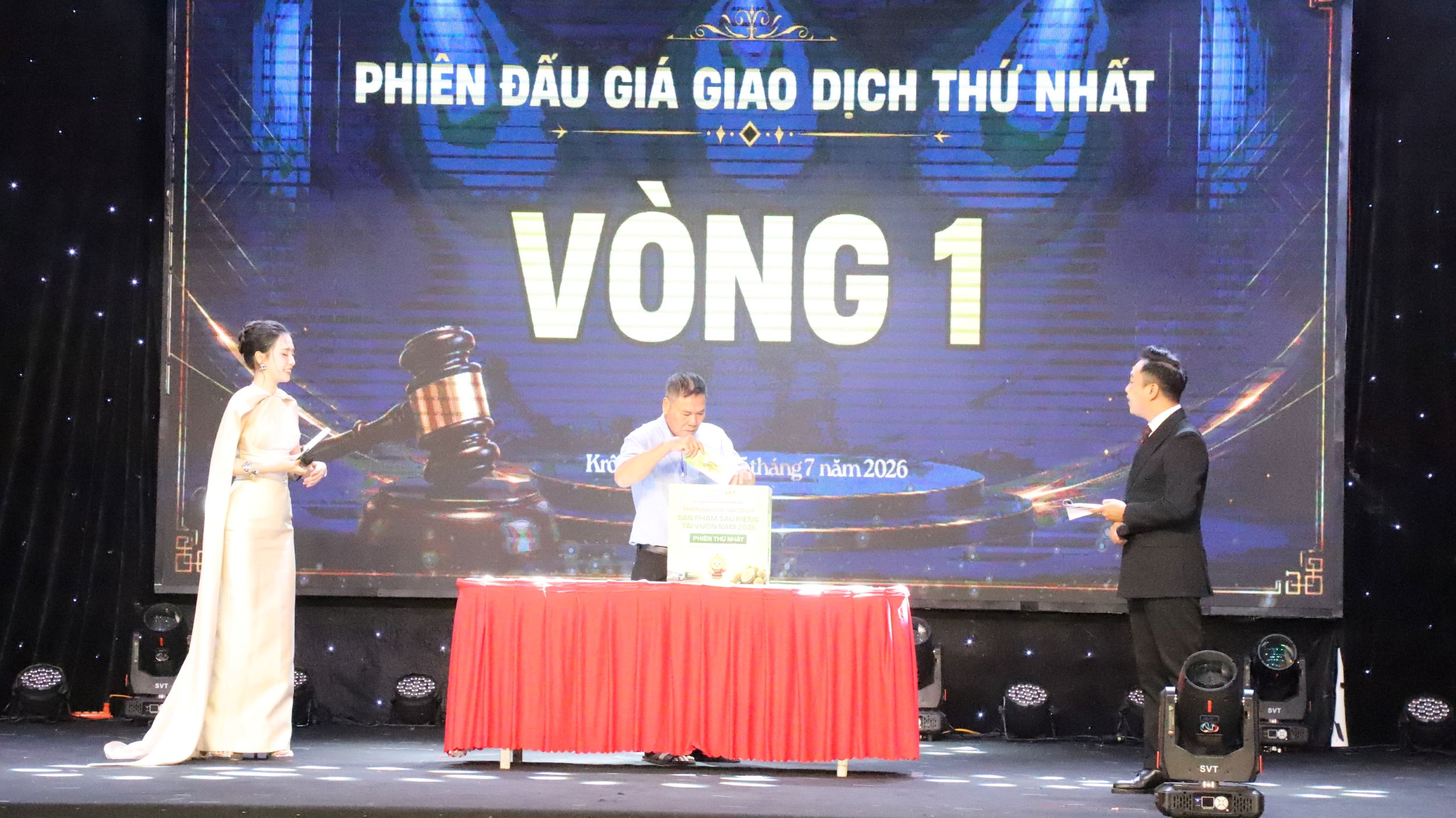 oanh nghiệp tham gia Phiên đấu giá giao dịch sầu riêng tại vườn lần thứ nhất tại xã Krông Pắc